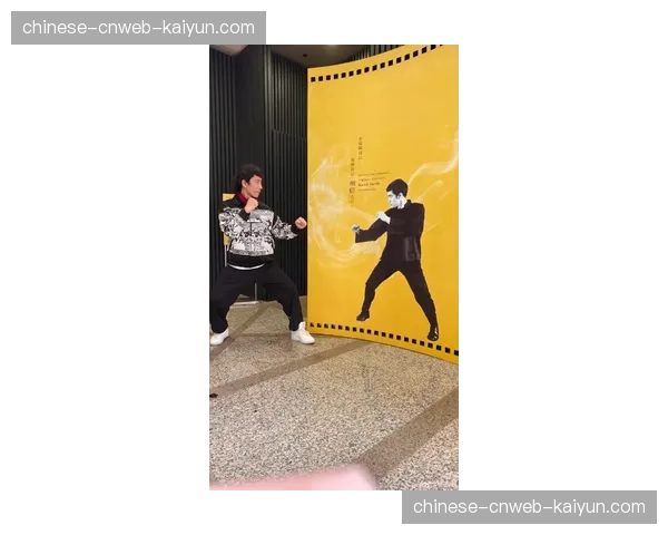 “最后的武艺集大成者”圣皮埃尔现身ATT拳馆指导训练 “最后的武艺集大成者”圣皮埃尔现身ATT拳馆指导训练