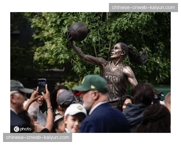 西雅图风暴队为传奇球星苏·伯德举行球衣退役仪式筹备工作就绪 西雅图风暴队为传奇球星苏·伯德举行球衣退役仪式筹备工作就绪