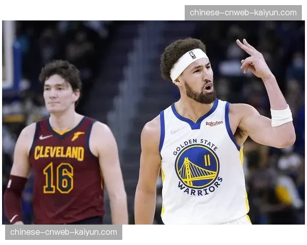 特写:时隔三年重返季后赛舞台,重伤归来的克莱-汤普森赛前独自加练 特写:时隔三年重返季后赛舞台,重伤归来的克莱-汤普森赛前独自加练